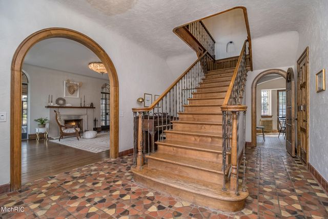1405 Long Road, Kalamazoo City, MI 49008