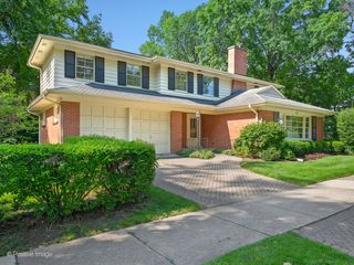 301 S Edgewood Avenue, La Grange, IL 60525