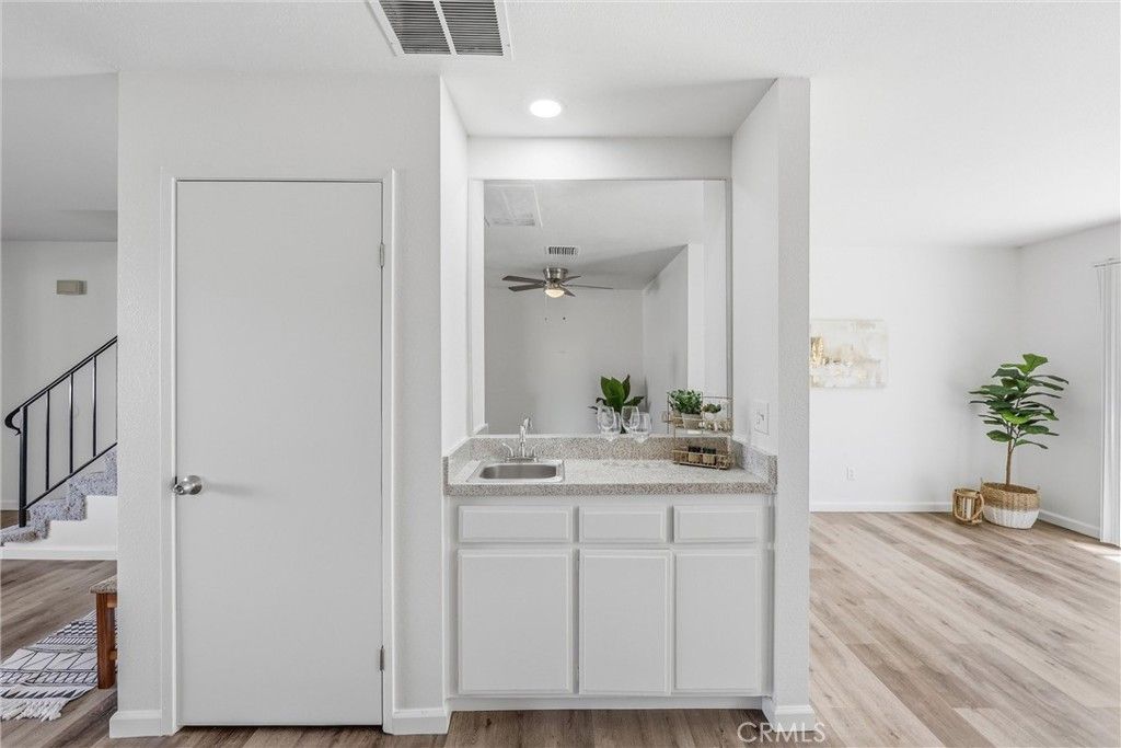 Image 7 of property listing at 2061 W Redlands Boulevard 18C, Redlands, CA 92373