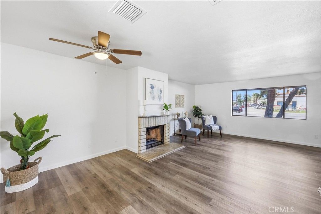 Image 8 of property listing at 2061 W Redlands Boulevard 18C, Redlands, CA 92373