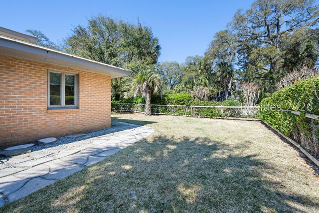 2 Nighthawk St, Hilton Head Island, SC 29928