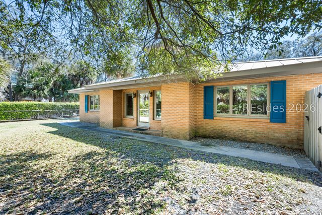 2 Nighthawk St, Hilton Head Island, SC 29928