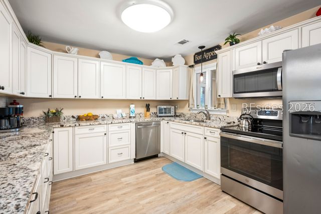 2 Nighthawk St, Hilton Head Island, SC 29928