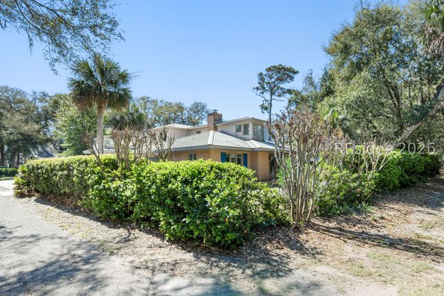 2 Nighthawk St, Hilton Head Island, SC 29928