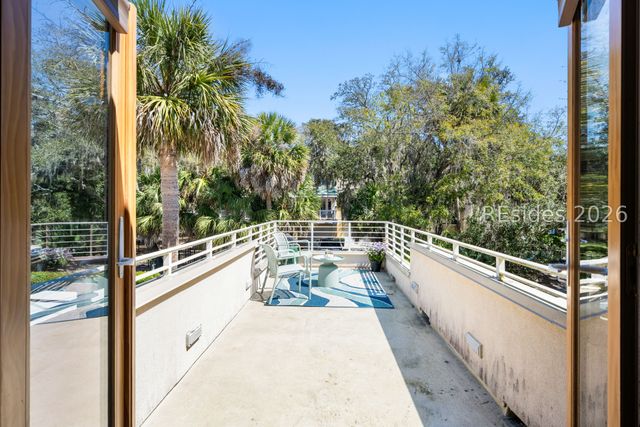 2 Nighthawk St, Hilton Head Island, SC 29928