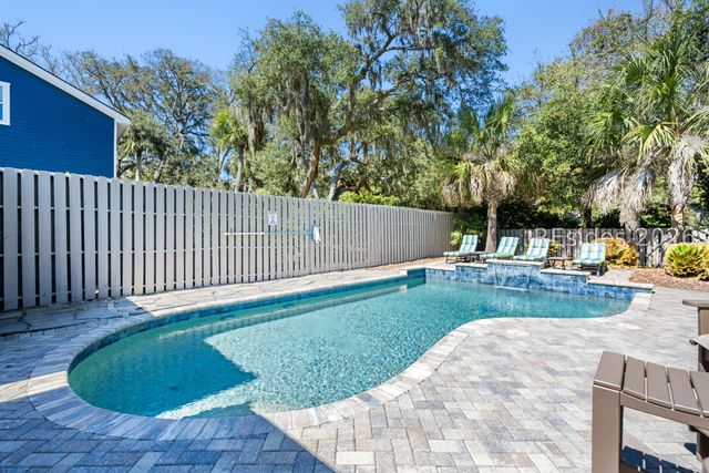 2 Nighthawk St, Hilton Head Island, SC 29928