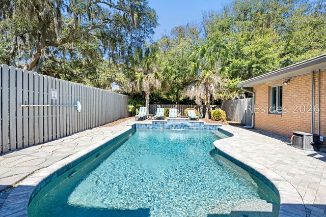 2 Nighthawk St, Hilton Head Island, SC 29928