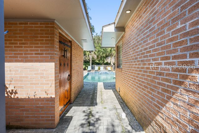 2 Nighthawk St, Hilton Head Island, SC 29928