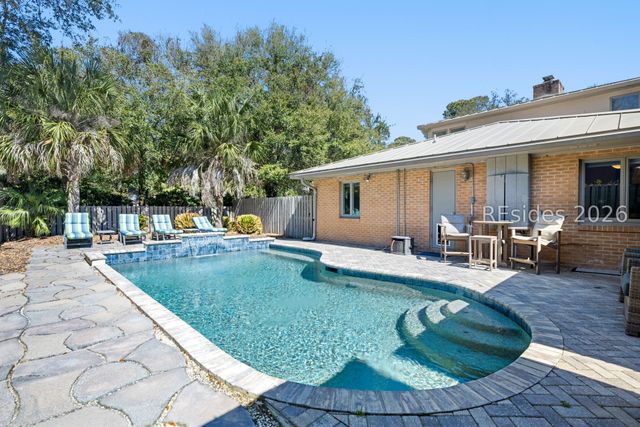 2 Nighthawk St, Hilton Head Island, SC 29928