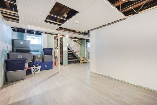 35 Miller Stile Rd, Quincy, MA 02169