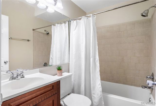 318 Water Pointe Ln, Midlothian, VA 23112