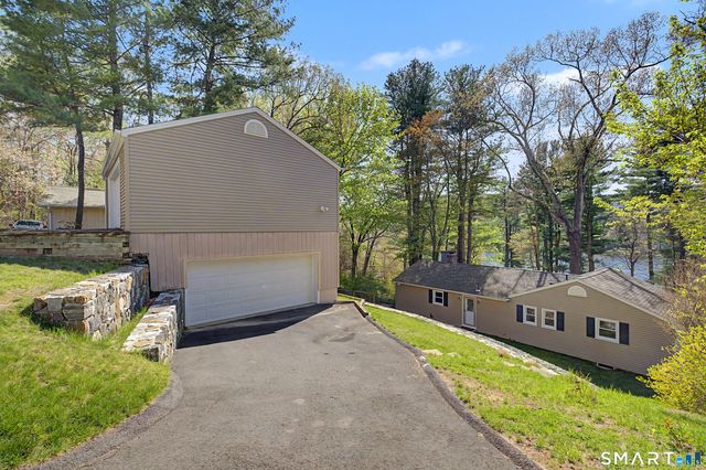 11 Candlewood Springs, New Milford, CT 06776