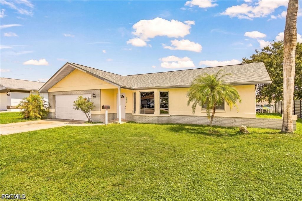 Image 1 of property listing at 1435 SE 14th ST, Cape Coral, FL 33990