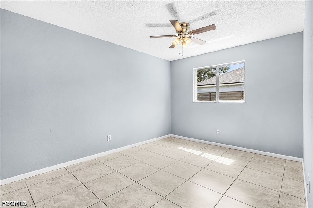 Image 17 of property listing at 1435 SE 14th ST, Cape Coral, FL 33990