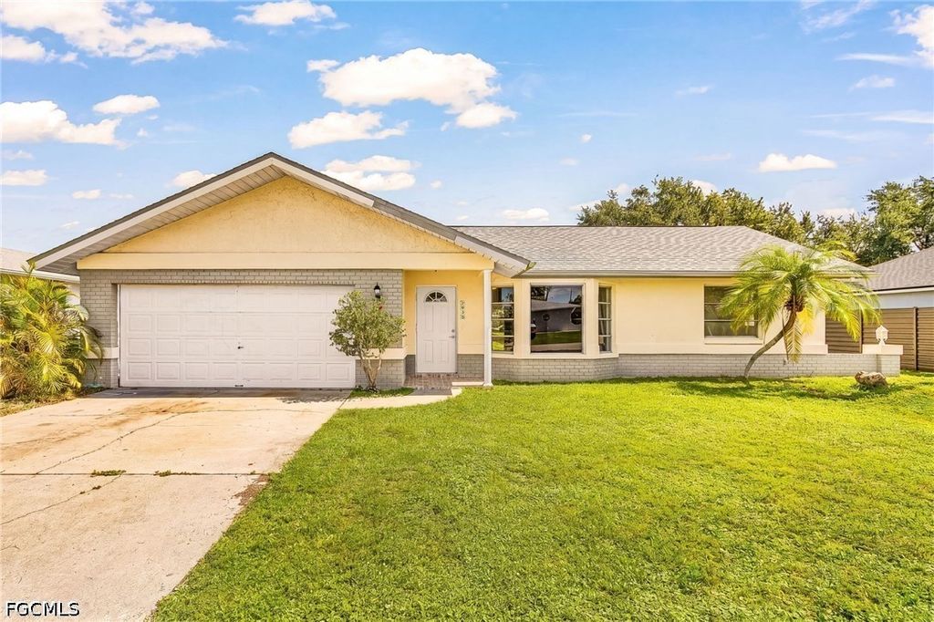 Image 2 of property listing at 1435 SE 14th ST, Cape Coral, FL 33990