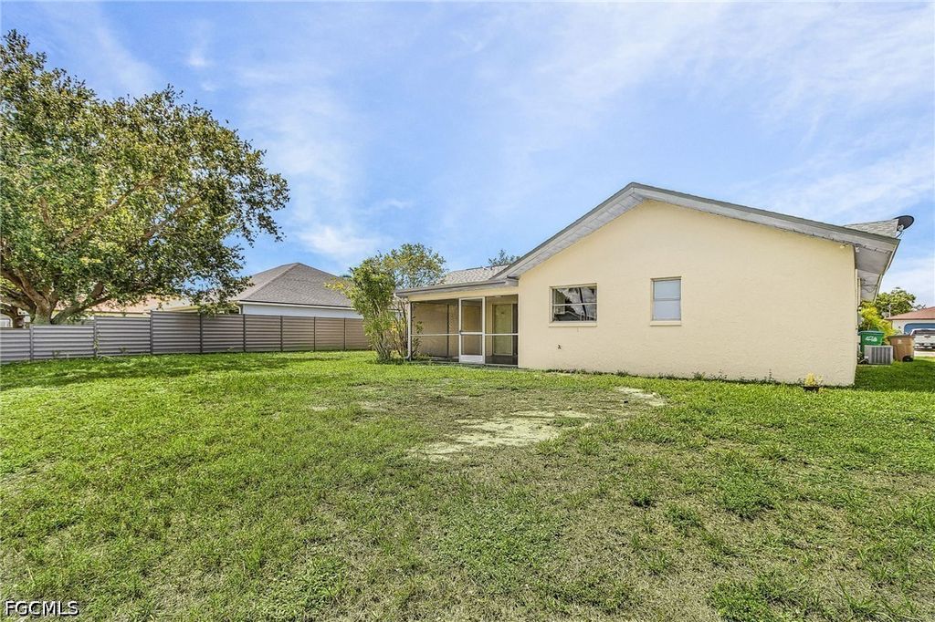 Image 21 of property listing at 1435 SE 14th ST, Cape Coral, FL 33990