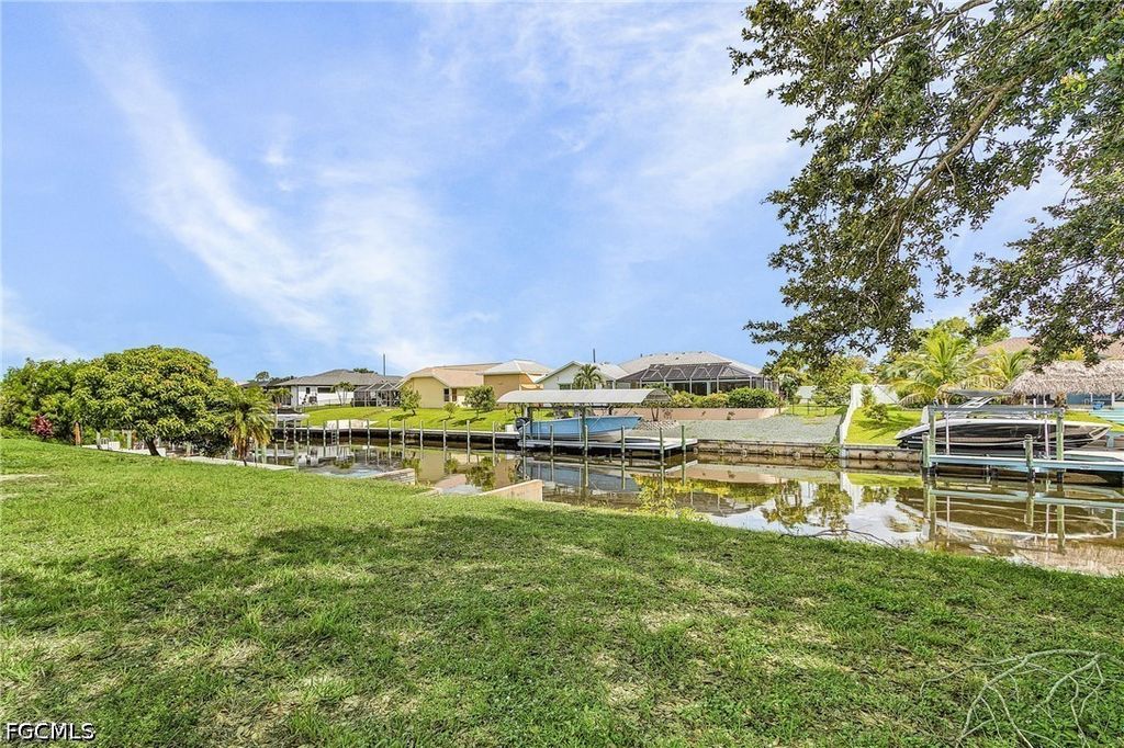Image 22 of property listing at 1435 SE 14th ST, Cape Coral, FL 33990