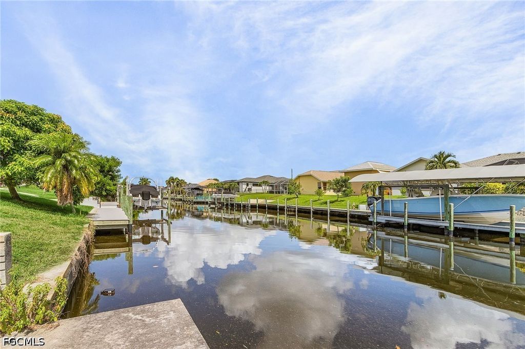 Image 23 of property listing at 1435 SE 14th ST, Cape Coral, FL 33990