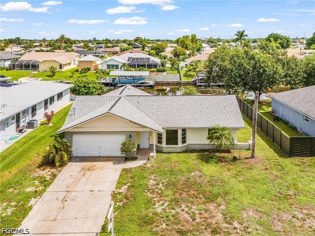 Image 24 of property listing at 1435 SE 14th ST, Cape Coral, FL 33990