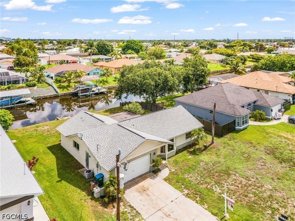 Image 25 of property listing at 1435 SE 14th ST, Cape Coral, FL 33990