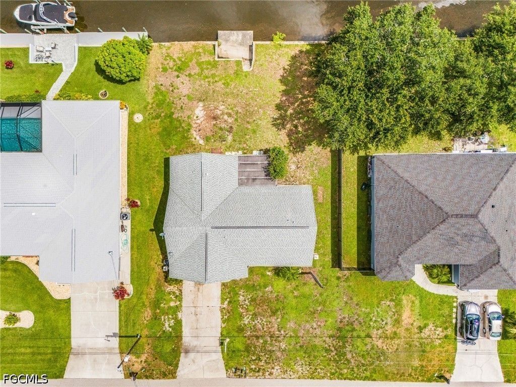 Image 26 of property listing at 1435 SE 14th ST, Cape Coral, FL 33990