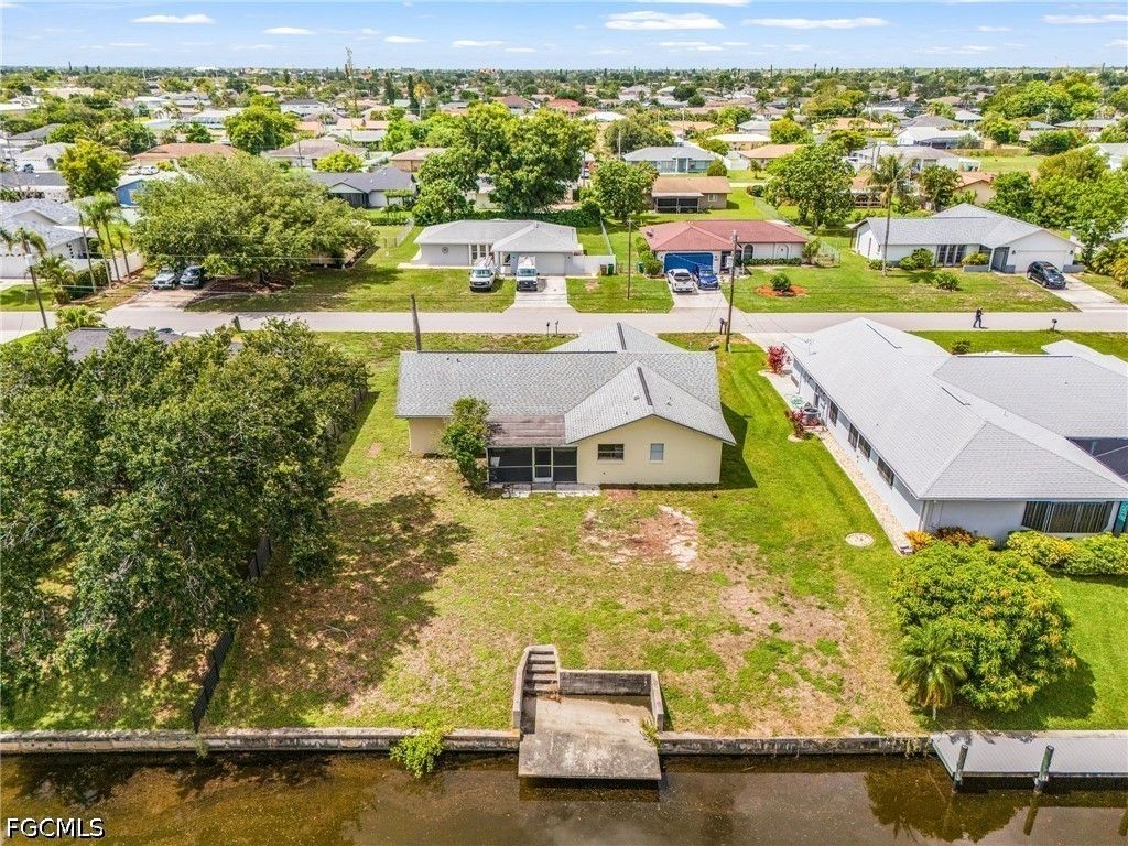 Image 27 of property listing at 1435 SE 14th ST, Cape Coral, FL 33990