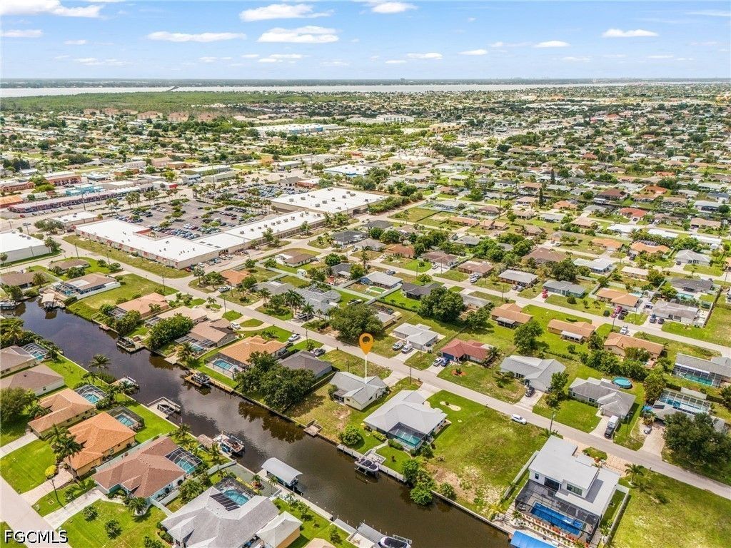 Image 28 of property listing at 1435 SE 14th ST, Cape Coral, FL 33990