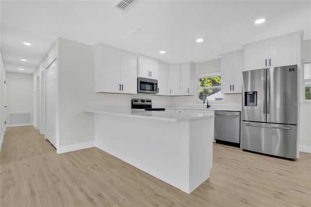 1033 WILDWOOD W, Lakeland, FL 33801