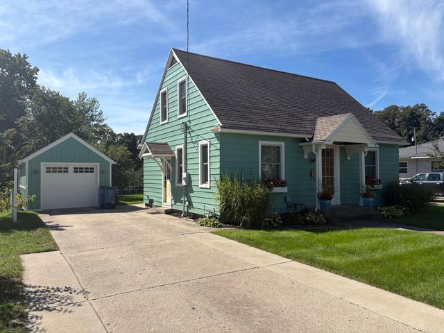 114 W Exchange Street, Spring Lake, MI 49456