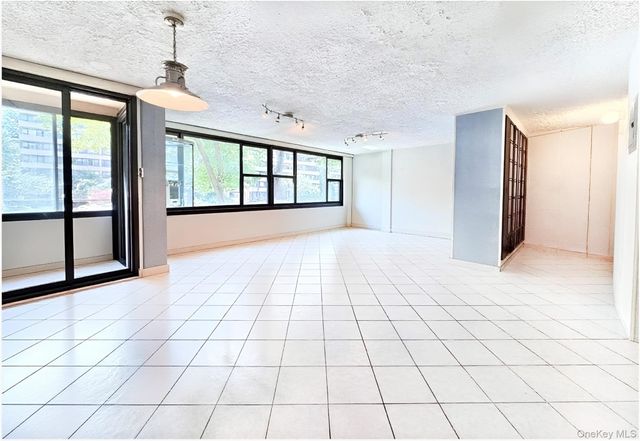 10-10 166 Street 3A, Beechhurst, NY 11357