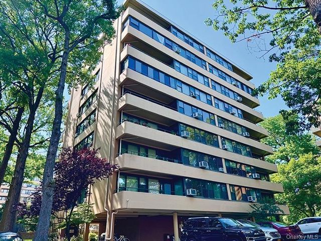 10-10 166 Street 3A, Beechhurst, NY 11357