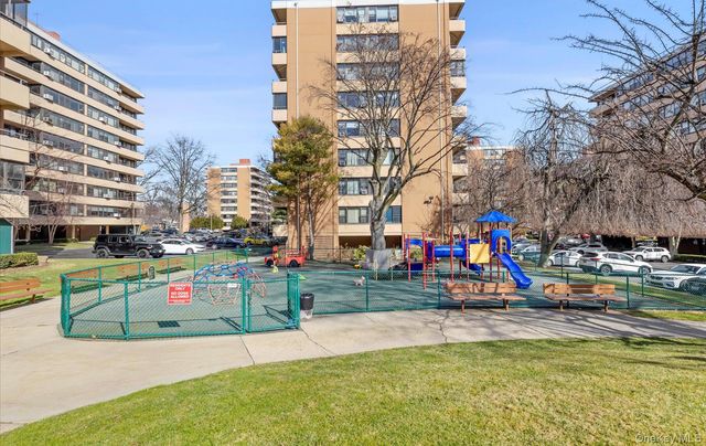 10-10 166 Street 3A, Beechhurst, NY 11357