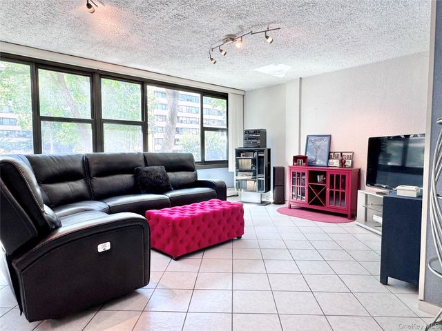 10-10 166 Street 3A, Beechhurst, NY 11357