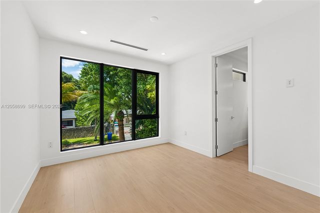 3350 SW 28th Ter, Miami, FL 33133