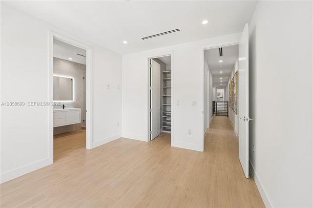 3350 SW 28th Ter, Miami, FL 33133
