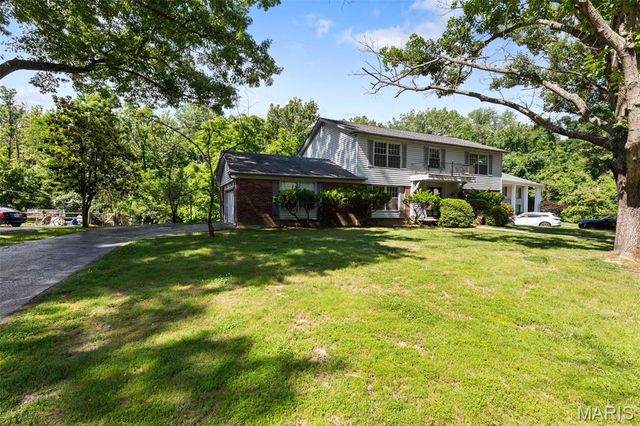 14336 Bramblewood Court, Chesterfield, MO 63017