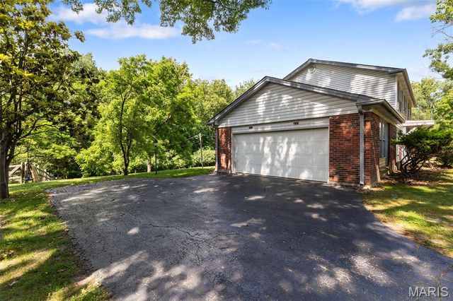 14336 Bramblewood Court, Chesterfield, MO 63017