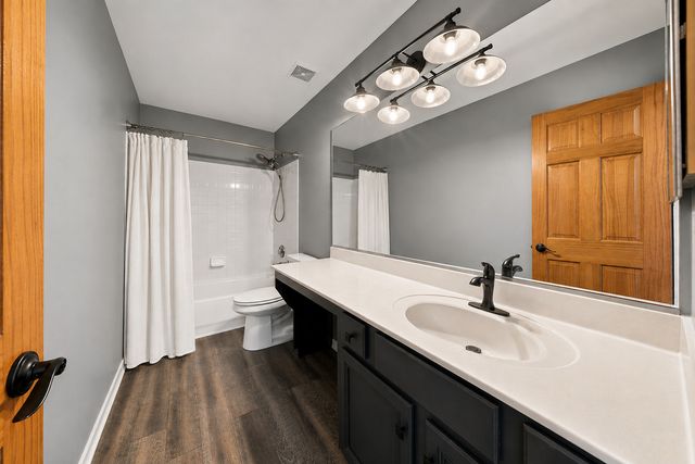 731 Nashua Court, Crystal Lake, IL 60012