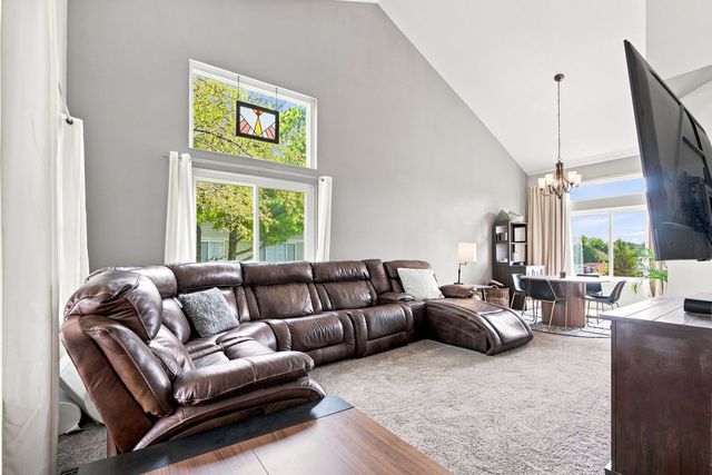 731 Nashua Court, Crystal Lake, IL 60012