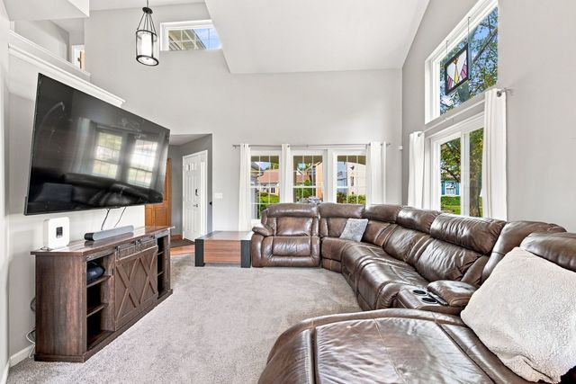 731 Nashua Court, Crystal Lake, IL 60012
