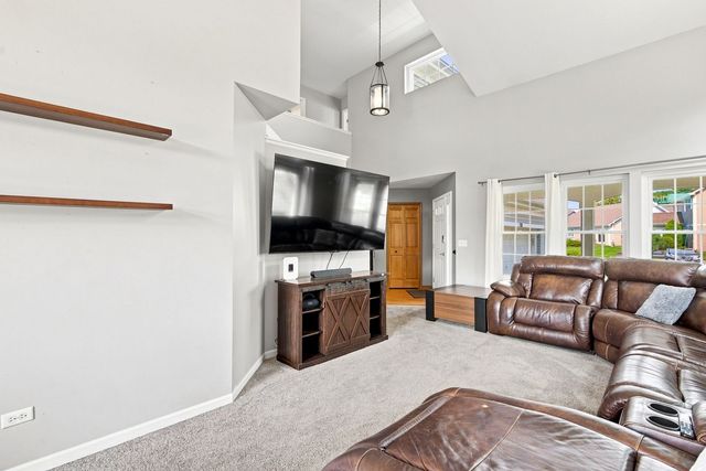 731 Nashua Court, Crystal Lake, IL 60012