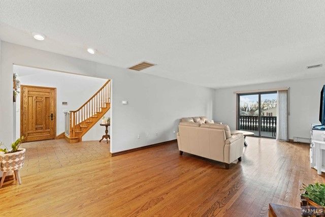 178 Central Lane, Secaucus, NJ 07094