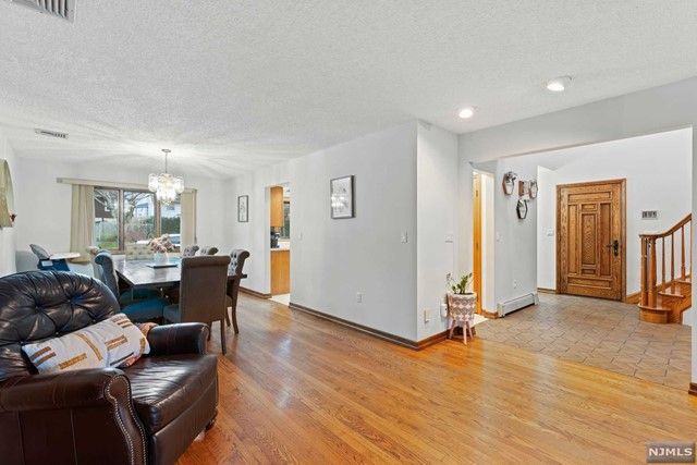 178 Central Lane, Secaucus, NJ 07094
