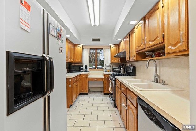 178 Central Lane, Secaucus, NJ 07094