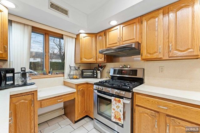 178 Central Lane, Secaucus, NJ 07094