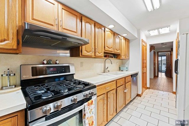 178 Central Lane, Secaucus, NJ 07094