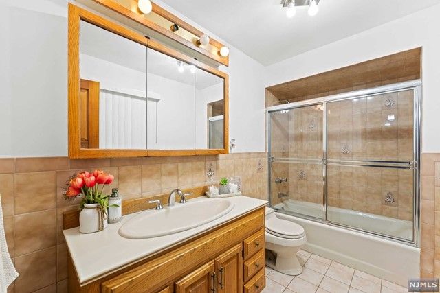 178 Central Lane, Secaucus, NJ 07094
