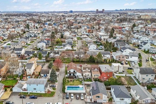 178 Central Lane, Secaucus, NJ 07094
