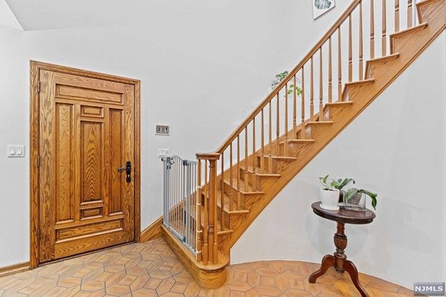 178 Central Lane, Secaucus, NJ 07094