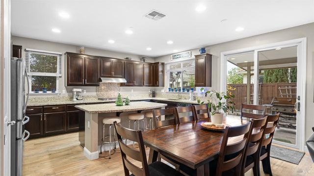 931 Noble Rd, Vacaville, CA 95688